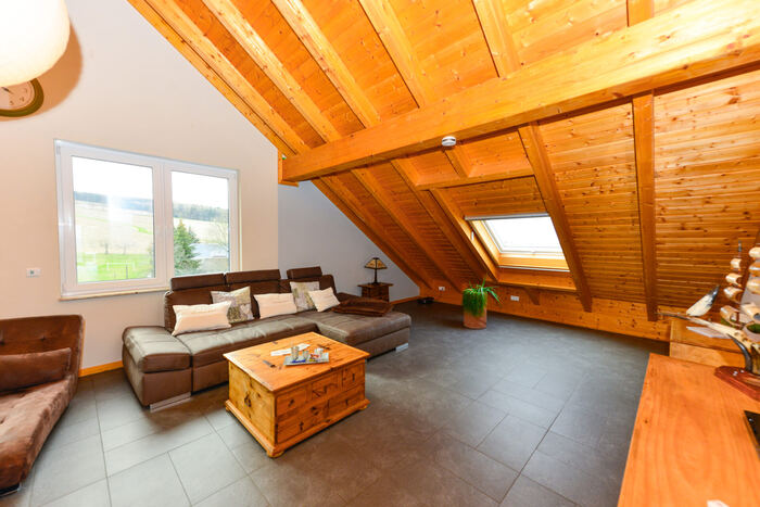 Sofa-Ecke mit Blick über die Felder